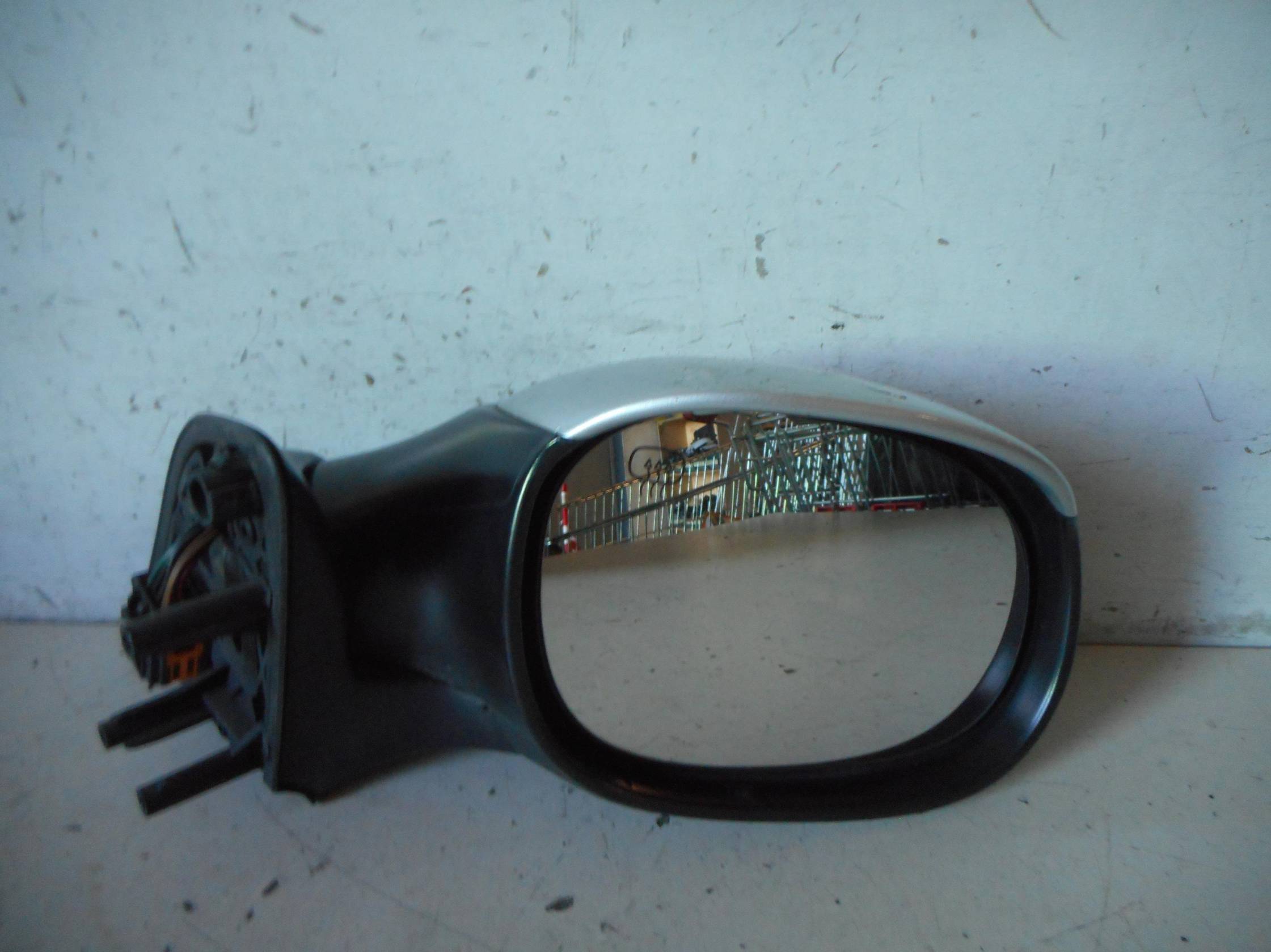 Retrovisore est. dx.